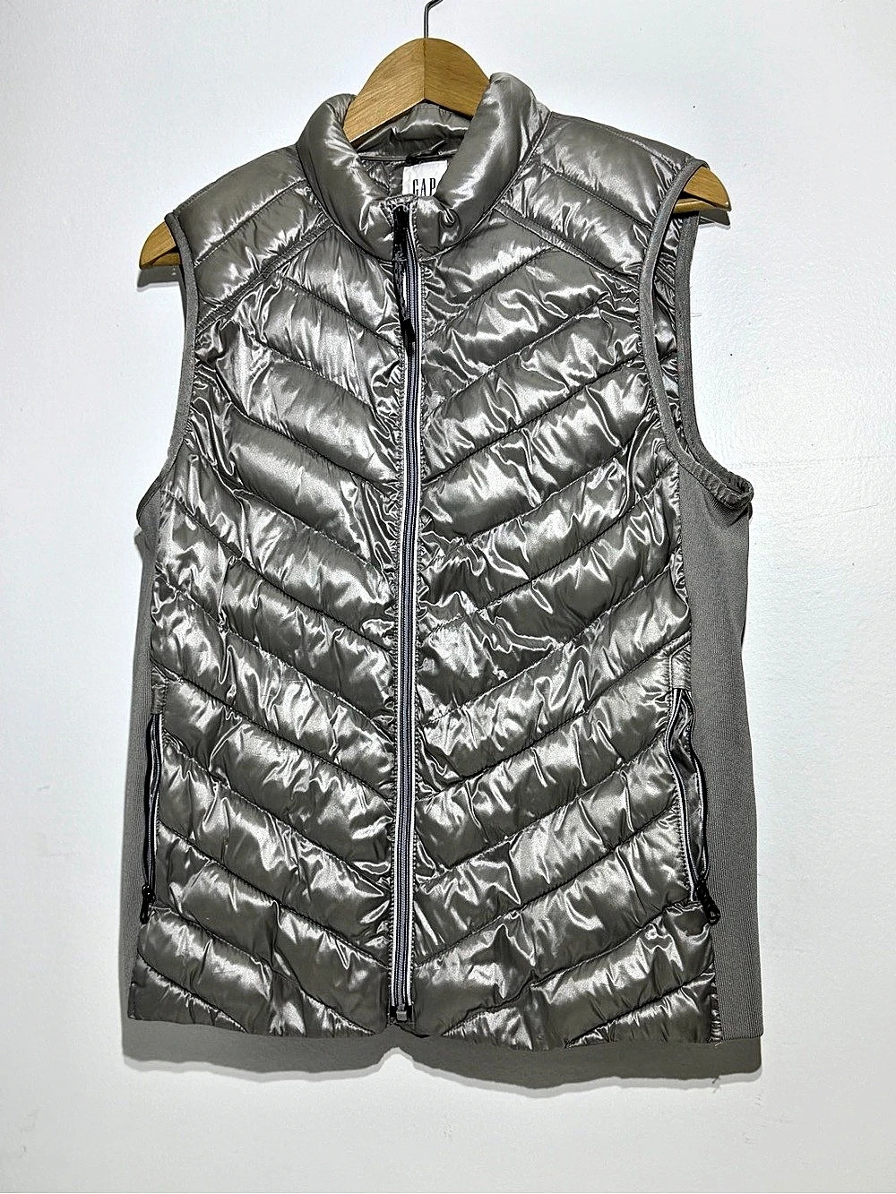 Gap Quilted Puffer Vest in Gray Large Like New